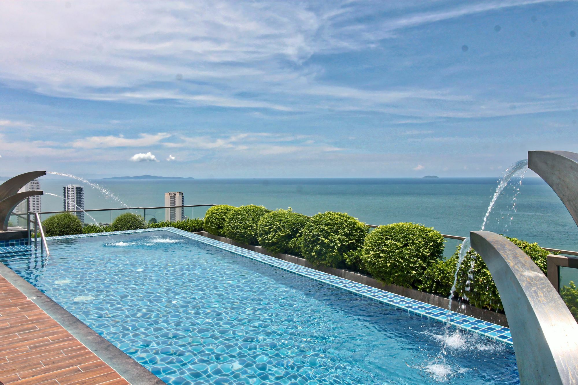 The Peak Towers Pattaya Apartamento Exterior foto