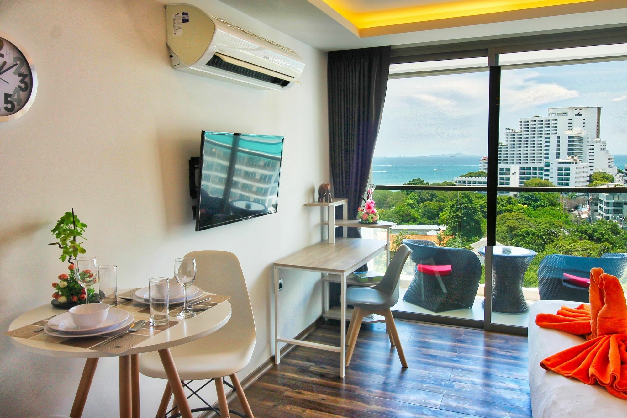 The Peak Towers Pattaya Apartamento Exterior foto