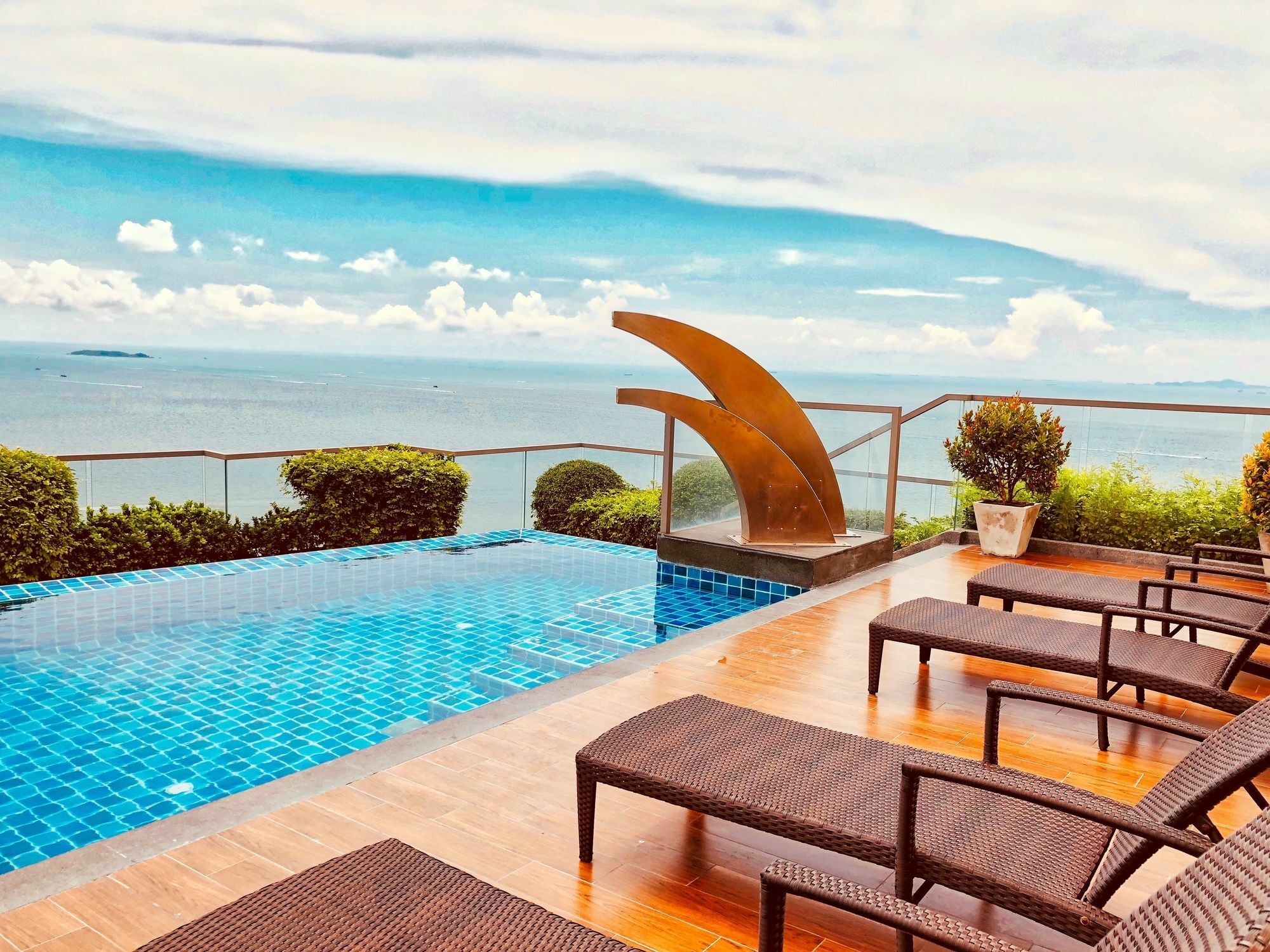 The Peak Towers Pattaya Apartamento Exterior foto