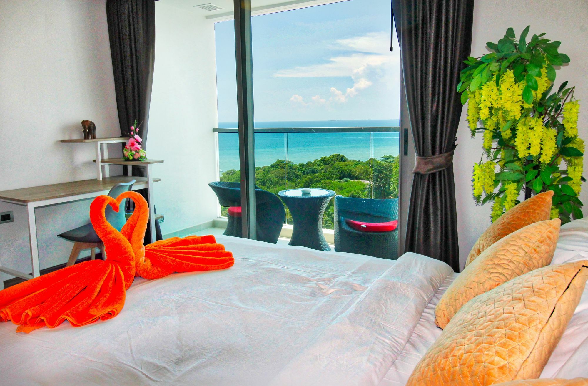 The Peak Towers Pattaya Apartamento Exterior foto