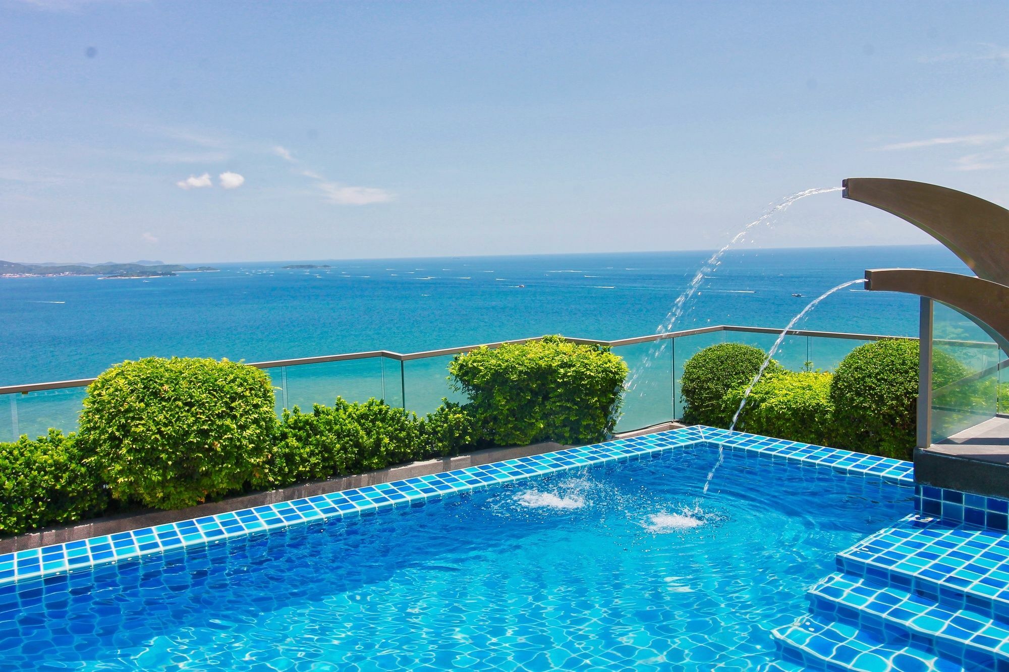 The Peak Towers Pattaya Apartamento Exterior foto
